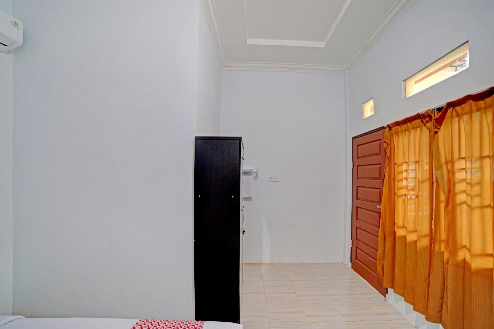 Hotel Oyo 90503 Madina Syariah 2*