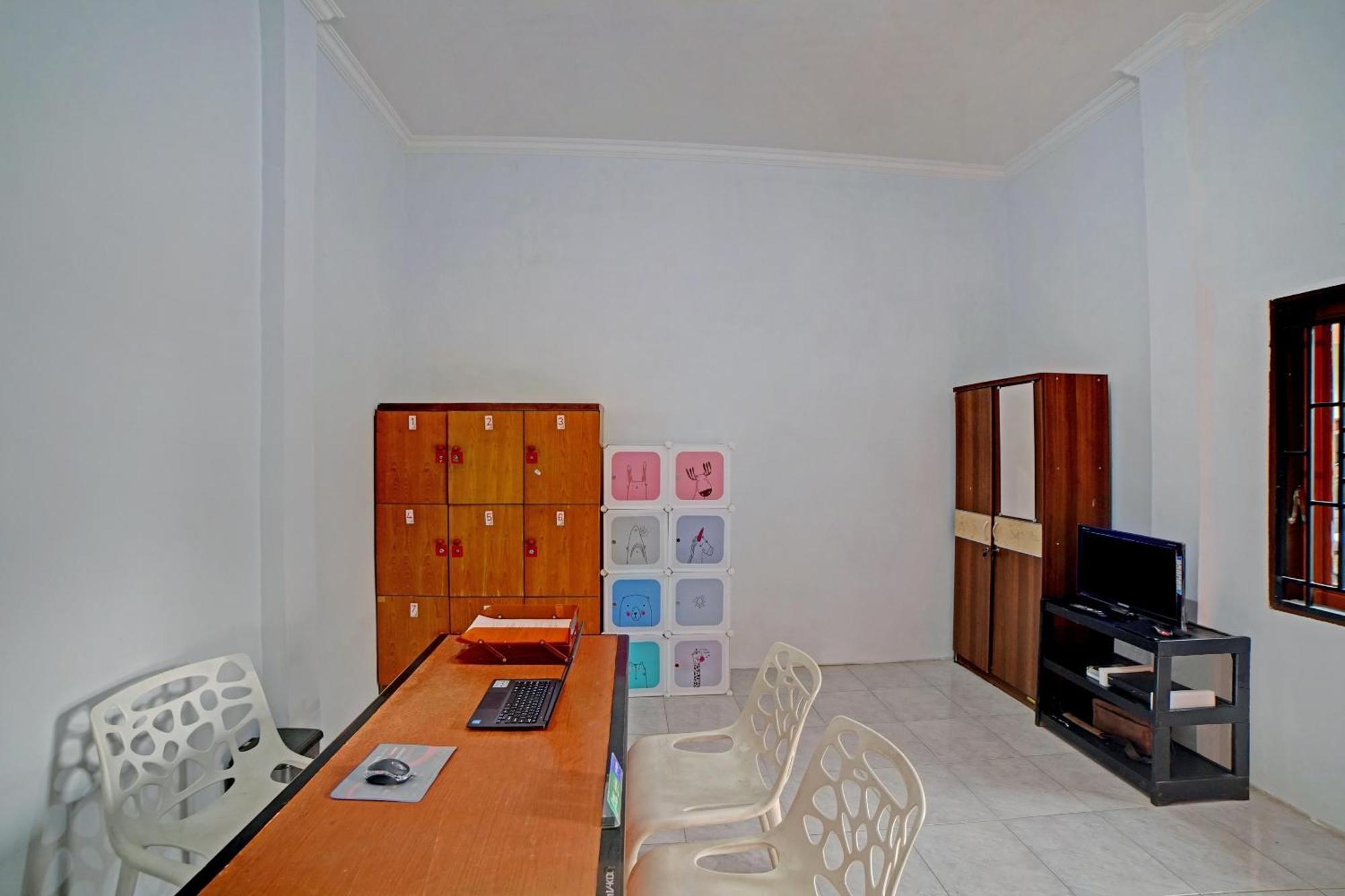 Oyo 90503 Madina Syariah 2* Medan