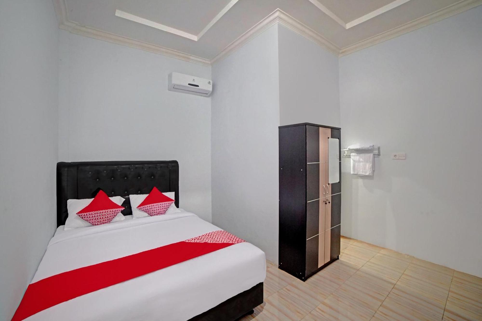 Oyo 90503 Madina Syariah Hotel