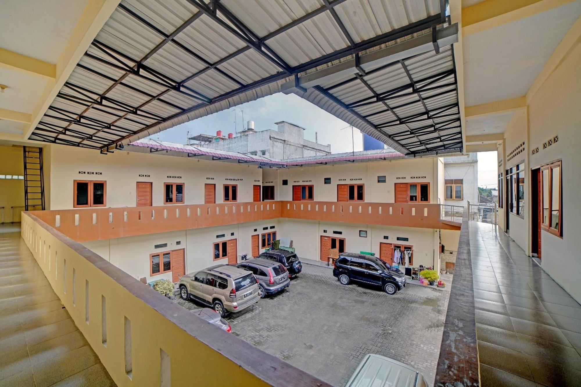Hotel Oyo 90503 Madina Syariah Medan