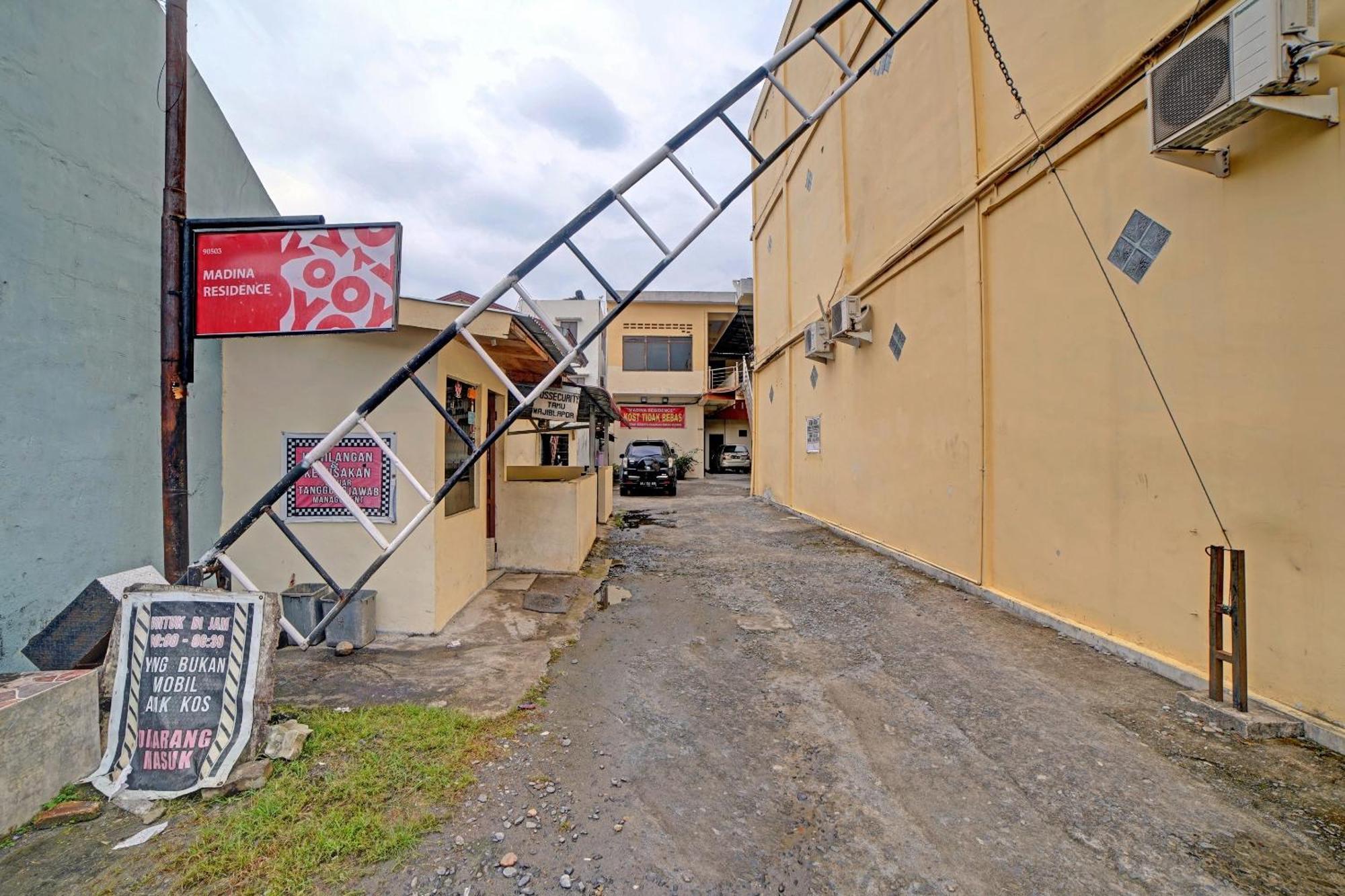 Hotel Oyo 90503 Madina Syariah Medan