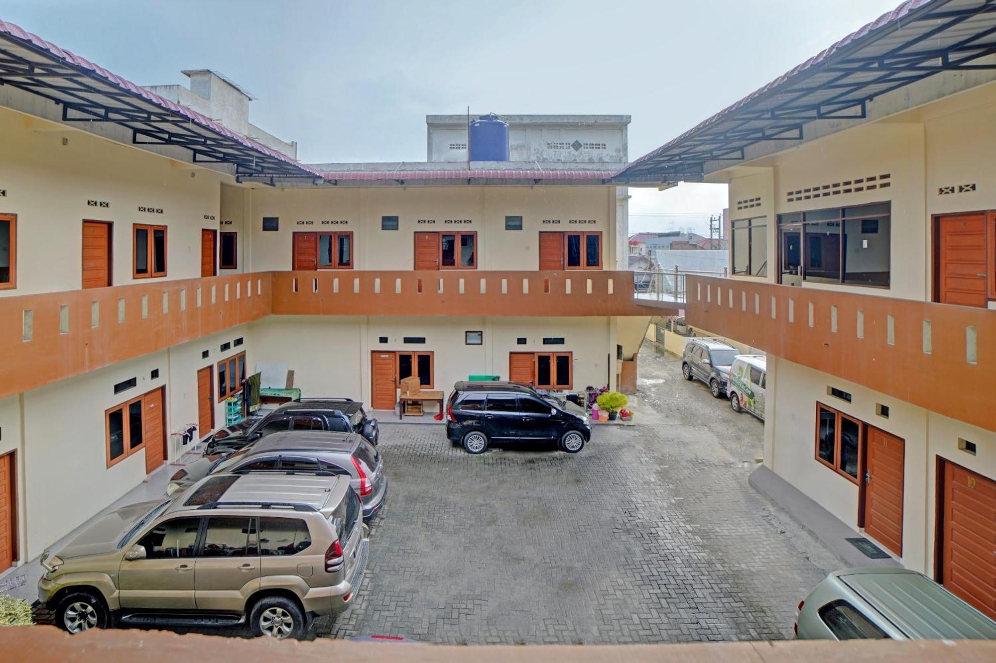 Oyo 90503 Madina Syariah 2* Medan